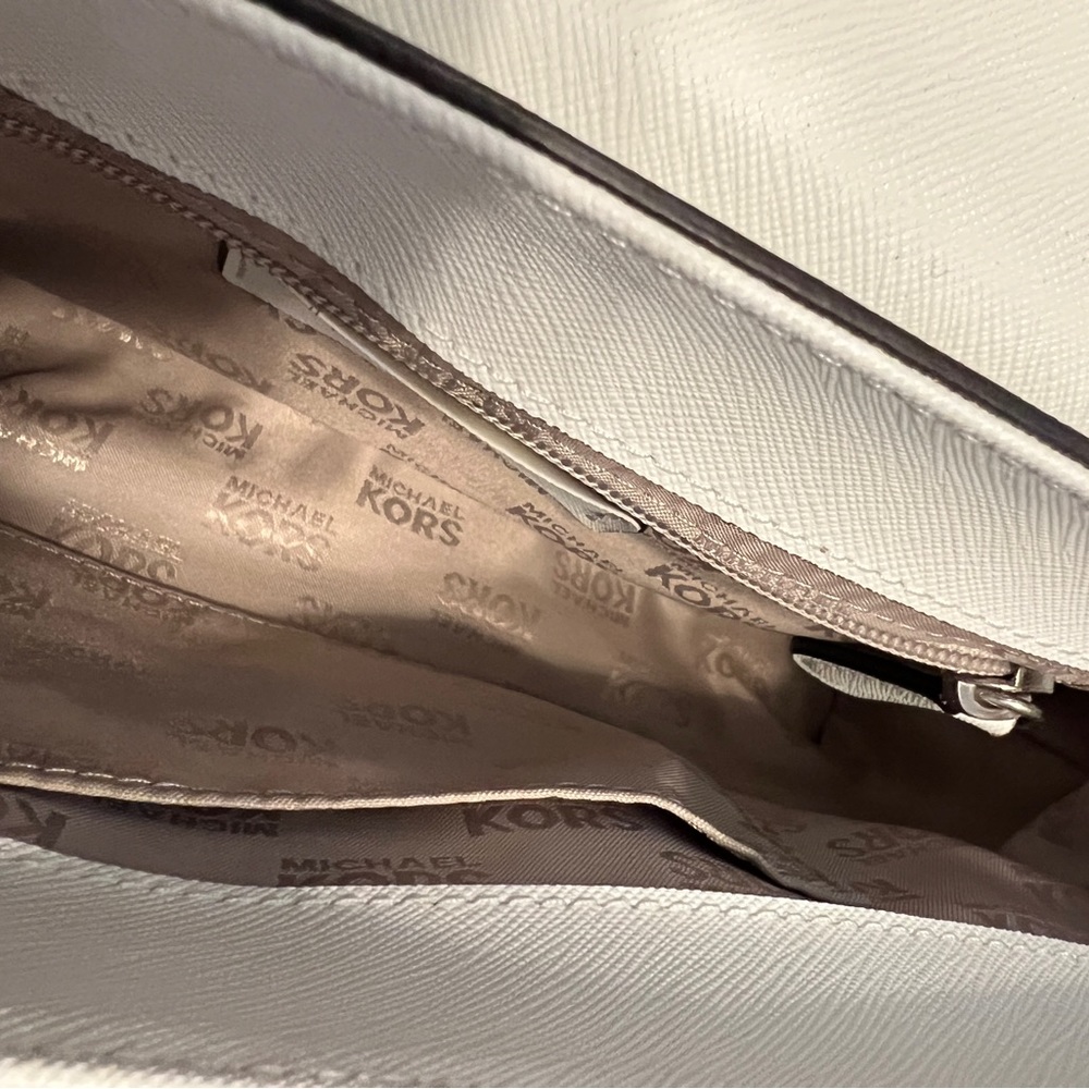 Michael Kors Hannah Leather Scallop Perforated Shoulder Flap Bag White New - Picture 3 of 3